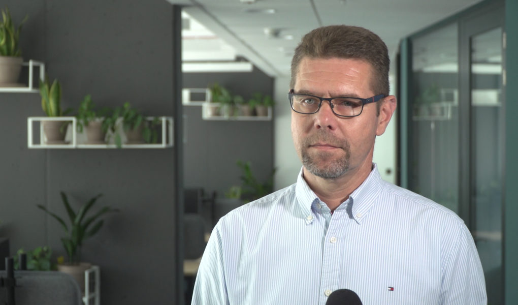 Polska rozważa wdrożenie koncepcji tzw. wirtualnego prosumenta. Dzięki temu w fotowoltaikę mogliby inwestować mieszkańcy bloków i dużych miast