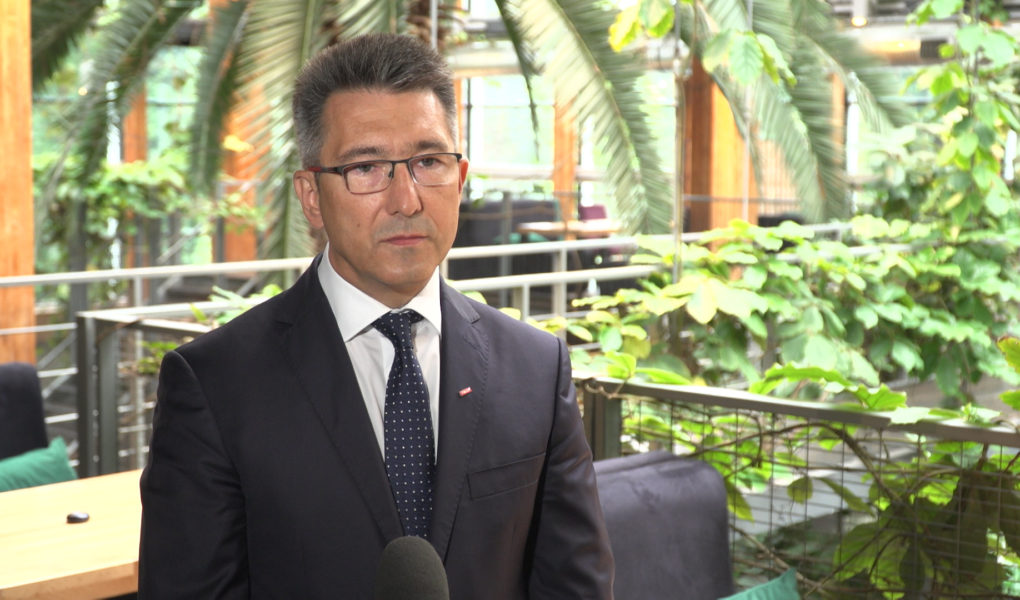 Coraz więcej firm ogranicza szkodliwy wpływ na środowisko. Czołowy producent okien w Polsce chce wspólnie z WWF zneutralizować CO2 wyemitowany od momentu powstania firmy