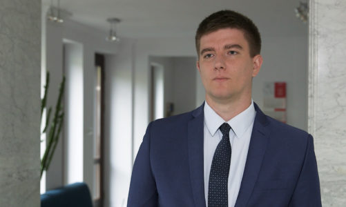 Praca zdalna wymusiła w wielu firmach digitalizację dokumentów na dużą skalę. Pliki cyfrowe dają spore oszczędności kosztów, czasu i miejsca