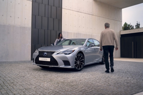 Motoryzacja, BIZNES - Lexus zdobył nagrodę Gold Trusted Service Award przyznawaną przez serwis Feefo –brytyjską platformę zbierającą niezależne recenzje rzeczywistych użytkowników., Klienci ufają Lexusowi. Nowa nagroda dla japońskiej marki Motoryzacja, BIZNES - Lexus zdobył nagrodę Gold Trusted Service Award przyznawaną przez serwis Feefo –brytyjską platformę zbierającą niezależne recenzje rzeczywistych użytkowników.