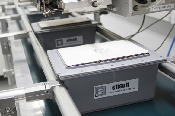 IT i technologie, BIZNES - Czy technologia RFID sprawdzi się zarówno na produkcji, jak i w branży… lotniczej? Okazuje się, że tak. Poniżej przedstawiamy najbardziej popularne trendy i zastosowania RFID., Trendy w rozwiązaniach RFID IT i technologie, BIZNES - Czy technologia RFID sprawdzi się zarówno na produkcji, jak i w branży… lotniczej? Okazuje się, że tak. Poniżej przedstawiamy najbardziej popularne trendy i zastosowania RFID.