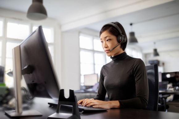 Telekomunikacja, BIZNES - Certyfikowane przez Microsoft Teams biznesowe słuchawki bezprzewodowe – Savi 7300 Office Series zapewniają maksymalne bezpieczeństwo i prywatność podczas rozmów., Zestawy słuchawkowe DECT firmy Poly - Savi 7300 Telekomunikacja, BIZNES - Certyfikowane przez Microsoft Teams biznesowe słuchawki bezprzewodowe – Savi 7300 Office Series zapewniają maksymalne bezpieczeństwo i prywatność podczas rozmów.