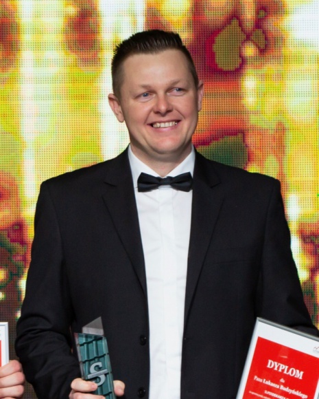 Firma, BIZNES - Rozmowa z Łukaszem Budzyńskim, zwycięzcą programu branżowego dla wykonawców dachów SUPERDEKARZ 2020, właścicielem firmy „Zakład Blacharsko-Dekarski Łukasz Budzyński” w miejscowości Strzyżewo-Smykowe, koło Gniezna., Bycie Superdekarzem zobowiązuje! Firma, BIZNES - Rozmowa z Łukaszem Budzyńskim, zwycięzcą programu branżowego dla wykonawców dachów SUPERDEKARZ 2020, właścicielem firmy „Zakład Blacharsko-Dekarski Łukasz Budzyński” w miejscowości Strzyżewo-Smykowe, koło Gniezna.