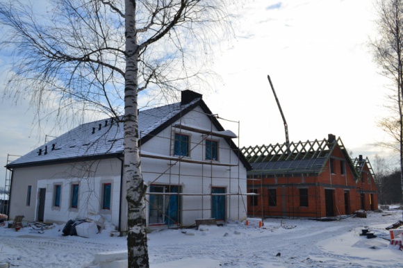 Nieruchomości, BIZNES - Przy ulicy Golęczewskiej w Poznaniu, harmonijnie rozwija się Osiedle Przy Jeziorach. I etap został oddany w ręce nabywców i trwa budowa drugiej części osiedla. Inwestycja wyróżnia się ciekawą lokalizacją z dostępem do trzech jezior., II etap Osiedla Przy Jeziorach mocno zaawansowany Nieruchomości, BIZNES - Przy ulicy Golęczewskiej w Poznaniu, harmonijnie rozwija się Osiedle Przy Jeziorach. I etap został oddany w ręce nabywców i trwa budowa drugiej części osiedla. Inwestycja wyróżnia się ciekawą lokalizacją z dostępem do trzech jezior.