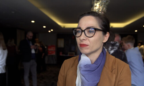 Dostęp do szkodliwych treści w internecie jest dla dzieci zbyt prosty. Trwają prace nad jego ograniczeniem