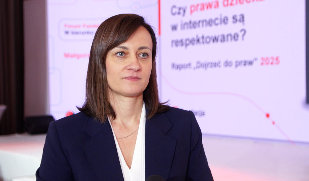 Raport o prawach dziecka w sieci: Młodzi boją się hejtu i utraty prywatności. Często z tymi problemami muszą radzić sobie sami